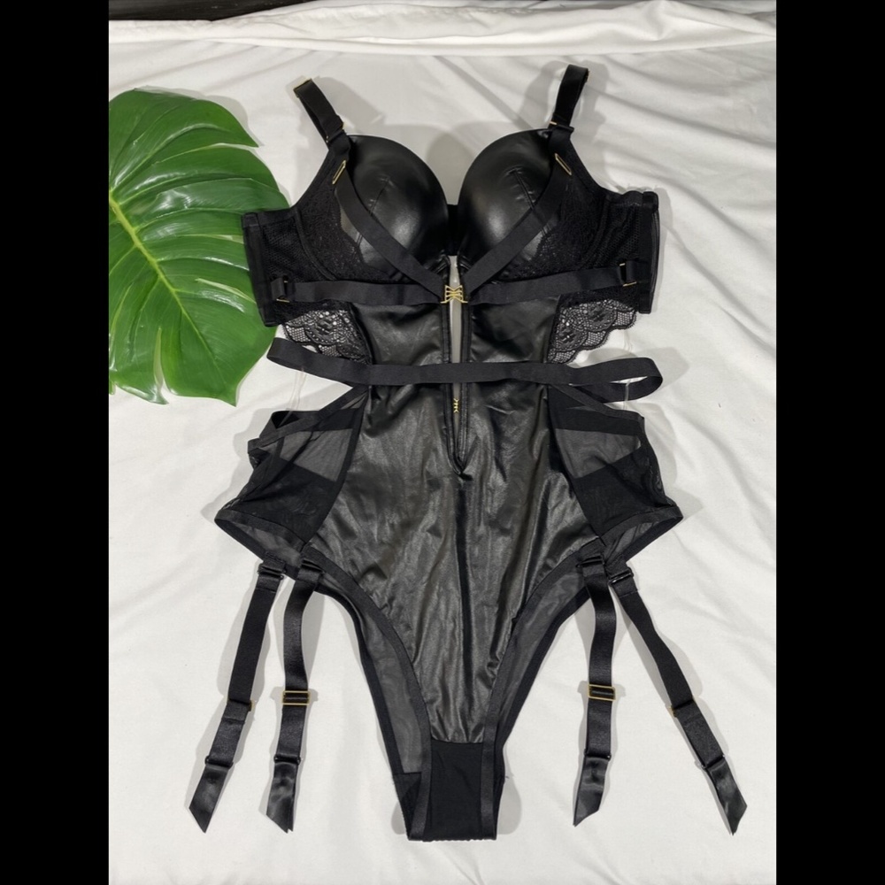 NEW Ann Summers [ 12-14 B/C ] Bibiana Faux Leather teddy Bodysuit w Garter Strap - Picture 3 of 12